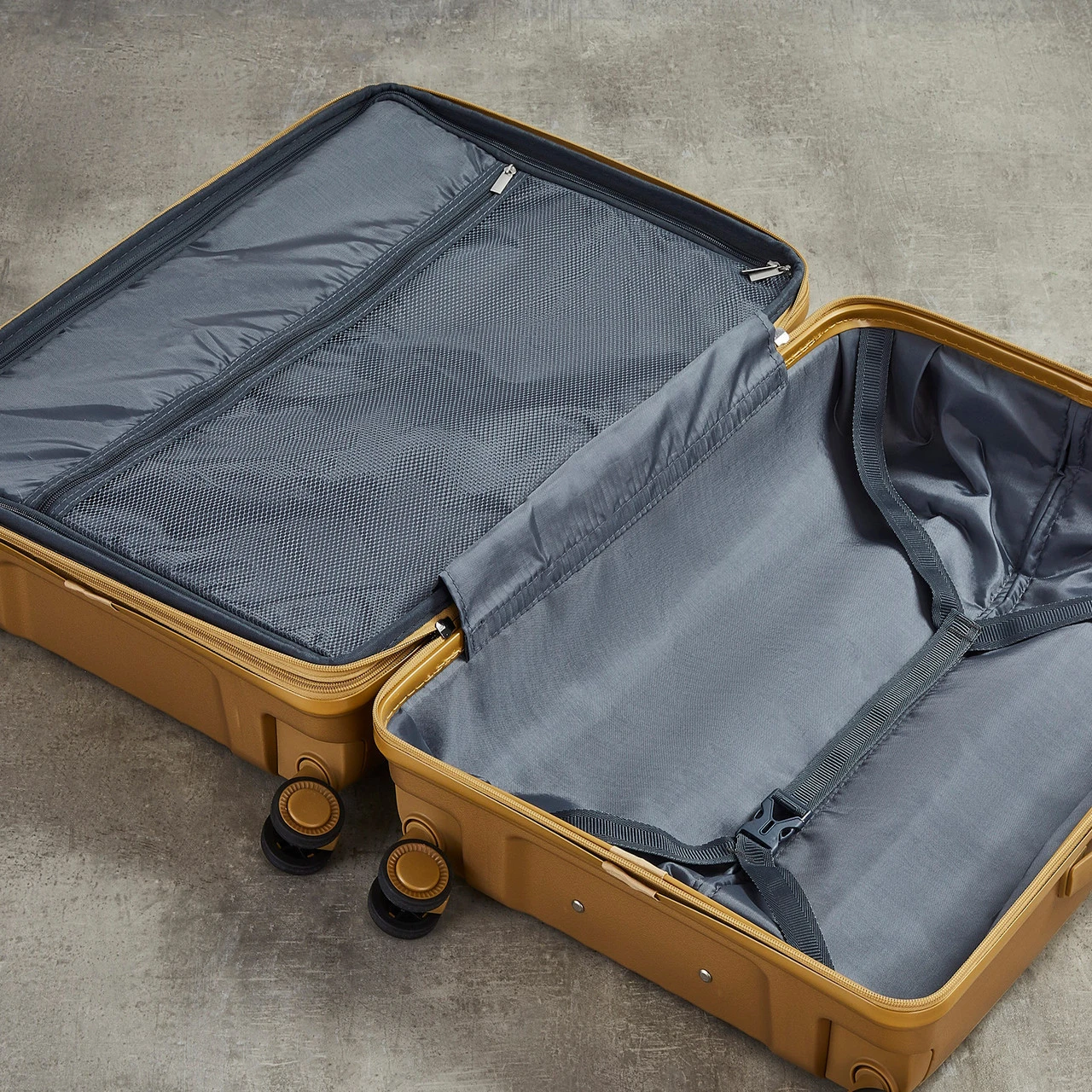 Rock Infinity 4 Wheel Expandable Large Suitcase - 73cm - Image 14