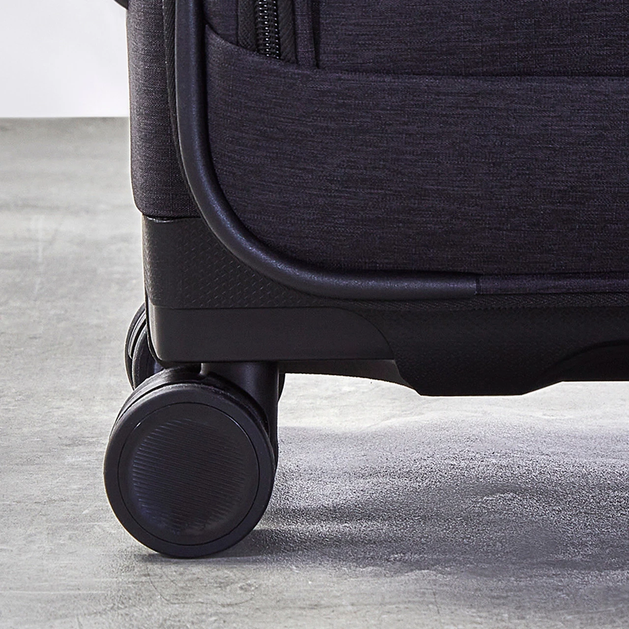 Rock Parker 4 Wheel Exp Medium Suitcase - 65cm - Image 8